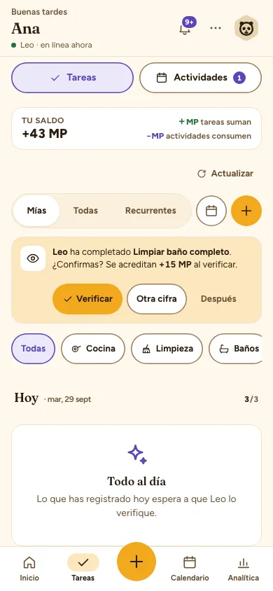 La pantalla de tareas: Leo ha completado «Limpiar baño completo» y Ana puede verificarlo, proponer otra cifra o dejarlo para después.